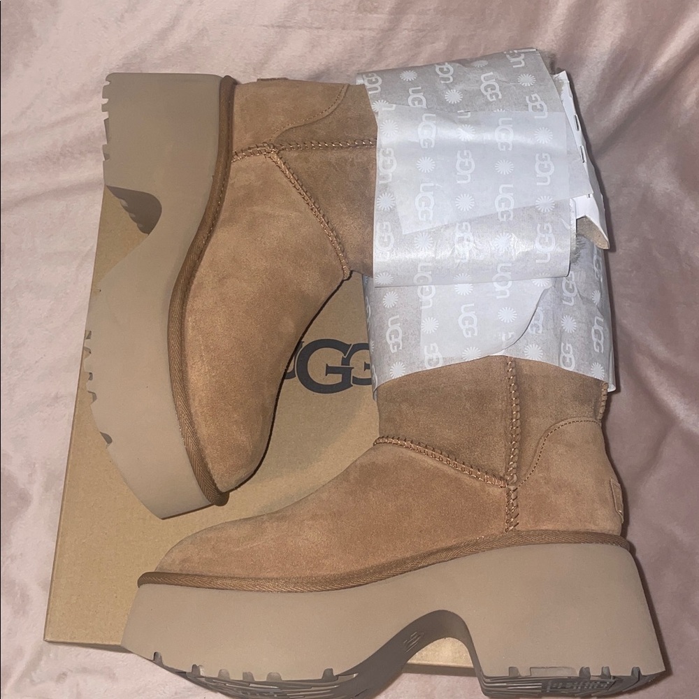 NWT UGG ESMEE Platform Heeled Boot in Chestnut - Picture 13 of 16